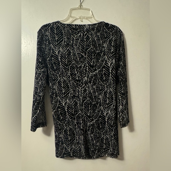 Coldwater Creek women’s size medium top. - Picture 5 of 10